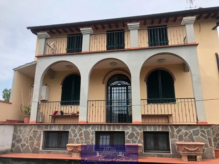 Casa con 5 locali in vendita in Via Barni, Firenze