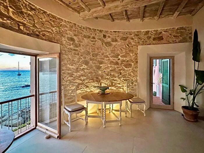 Appartamento quadrilocale in vendita in Marciana Marina