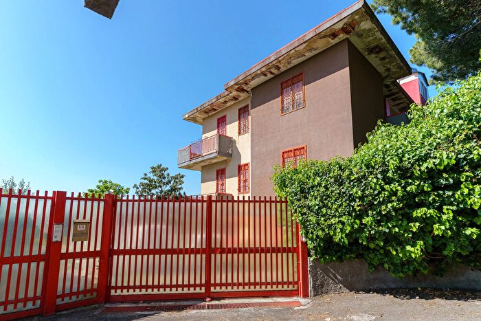 Appartamento trilocale in vendita in Via Pigno De Marco, Gravina Di Catania