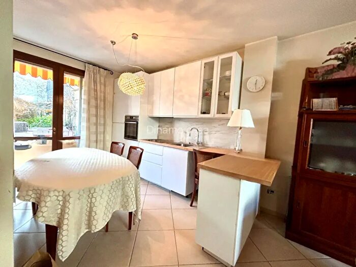 Casa con 5 locali in vendita in Via Senio, Prato