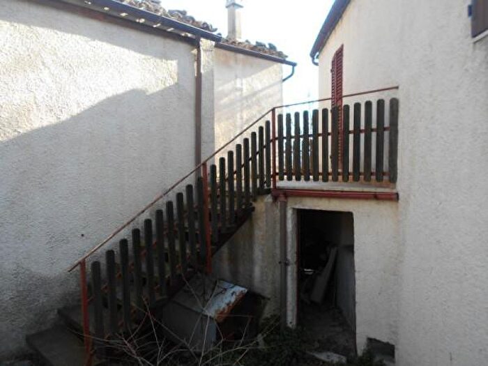 Casa con 6 locali in vendita in Contrada San Giovanni, Rosora