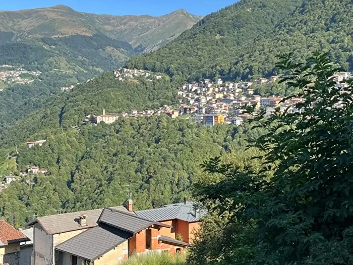 Casa con 10 locali in vendita in Via ai Monti, Cusino