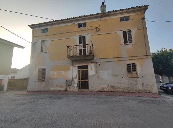Casa con 6 locali in vendita in Arielli, Arielli