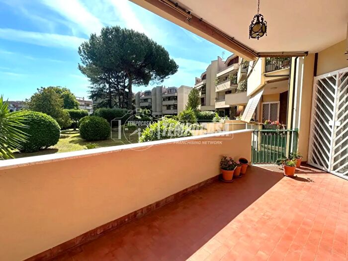 Appartamento trilocale in vendita in Roma