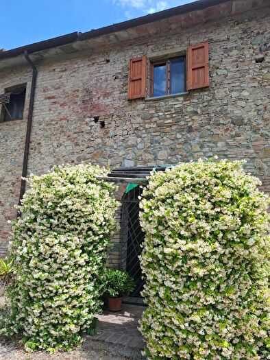 Casa quadrilocale in vendita in Gambassi Terme