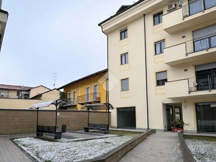 Appartamento trilocale in affitto in Via S Rocco, Bra