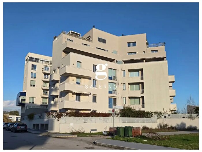 Appartamento quadrilocale in vendita in Via Pietro Laveglia, Salerno