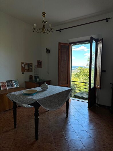 Casa con 11 locali in vendita in San Miniato