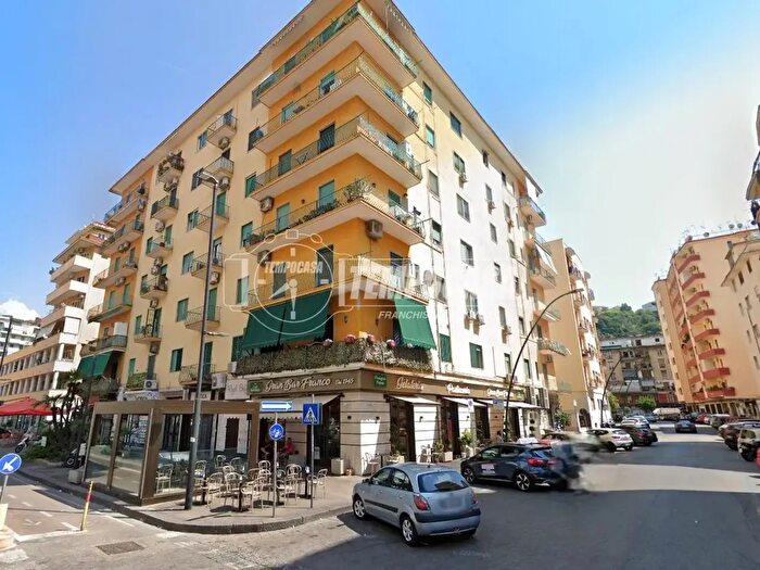 Appartamento bilocale in affitto in Viale di Augusto, Napoli