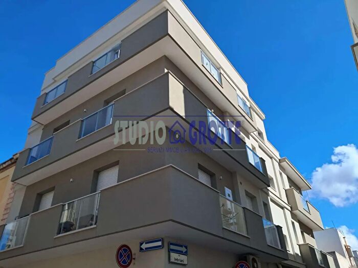 Appartamento trilocale in vendita in Via Imbriani, Castellana Grotte