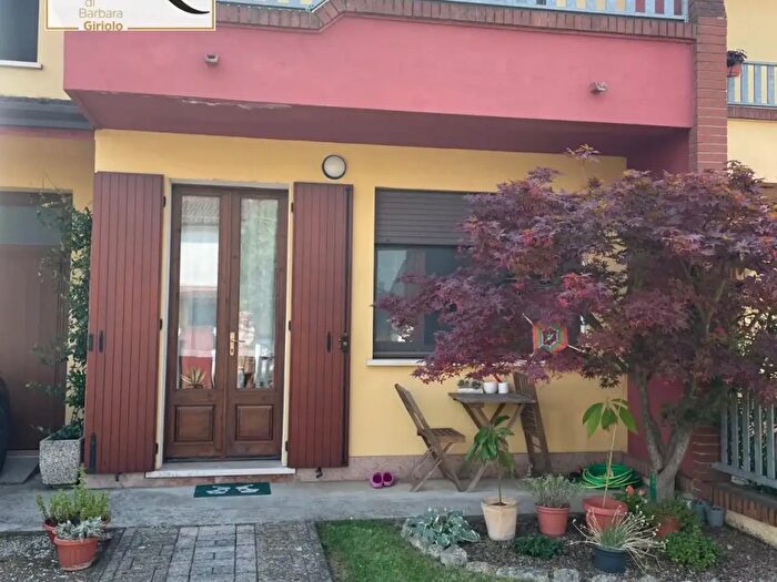 Casa con 7 locali in vendita in Merlara