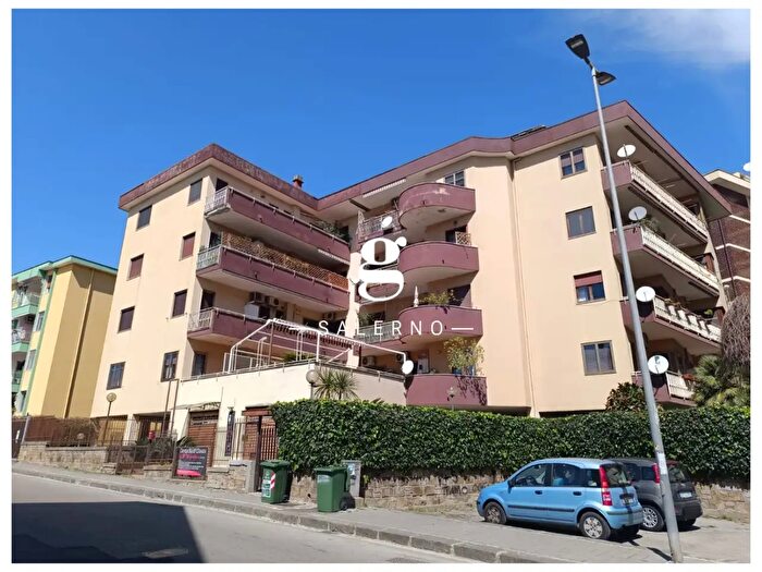 Appartamento con 5 locali in vendita in Via Roberto Virtuoso, Salerno