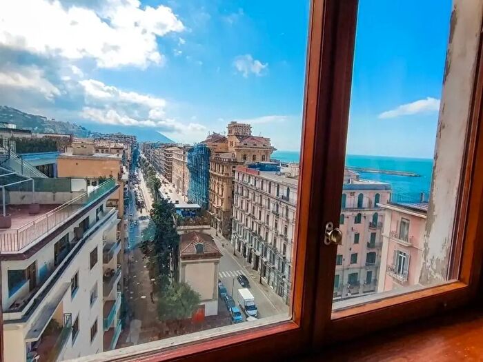 Appartamento quadrilocale in affitto in Via Roma, Salerno