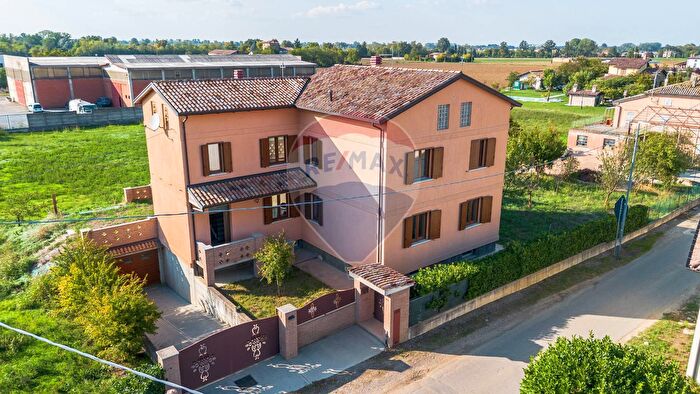 Casa con 6 locali in vendita in Strada Pelosa, Fiorenzuola DArda