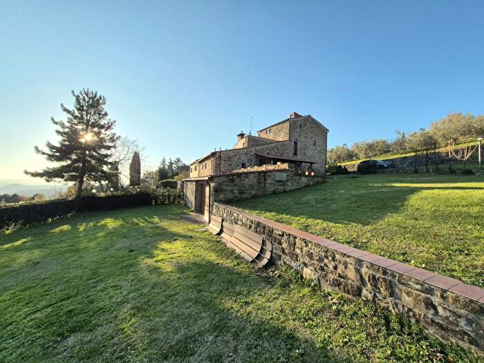 Casa con 9 locali in vendita in Via di Campolungo Snc, Vaglia