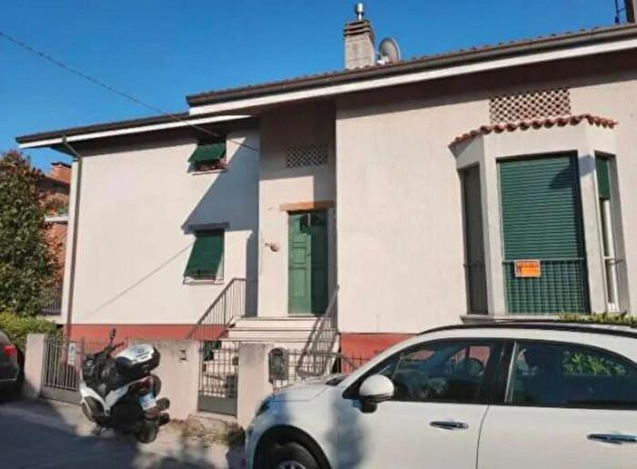 Casa con 6 locali in vendita in Via Riccardo Zandonai, Fano