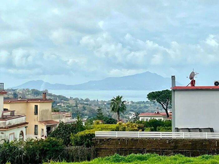 Appartamento trilocale in affitto in Via Coste di Cuma, Pozzuoli