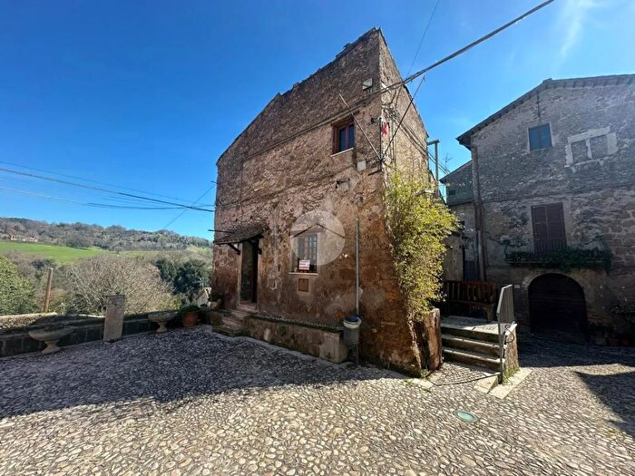 Appartamento trilocale in vendita in Piazza Castello N, Magliano Sabina