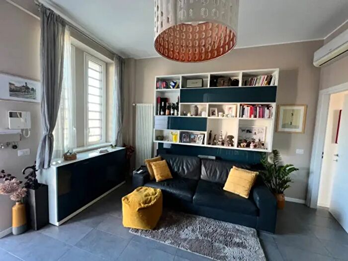 Appartamento bilocale in affitto in Alzaia Naviglio Grande, Milano