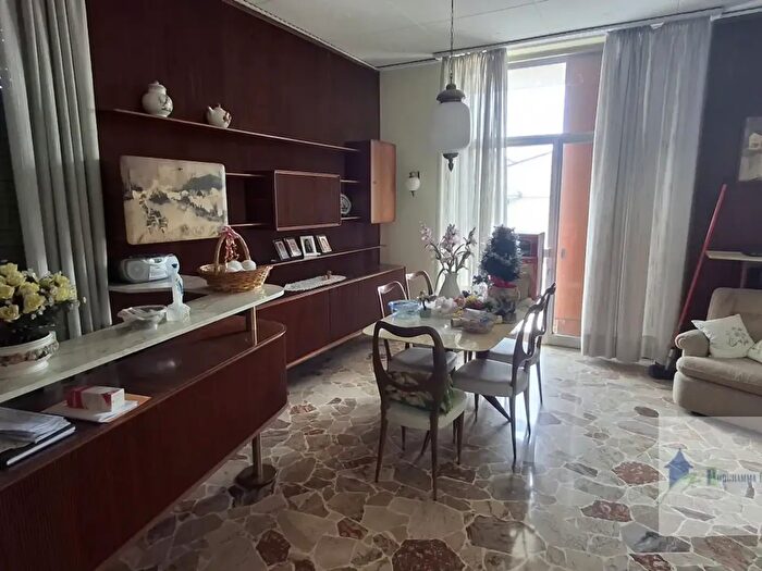 Casa con 5 locali in vendita in Via Cristoforo Colombo, Castano Primo