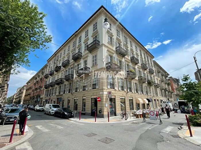 Appartamento bilocale in vendita in Via San Secondo, Torino