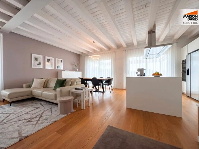 Appartamento con 5 locali in vendita in Via Brigata Cadore, Creazzo