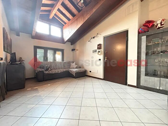 Appartamento trilocale in vendita in Via Rimembranze, Landriano