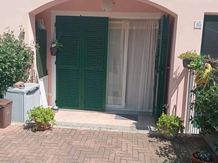 Appartamento trilocale in vendita in Via Viazzo, Boissano