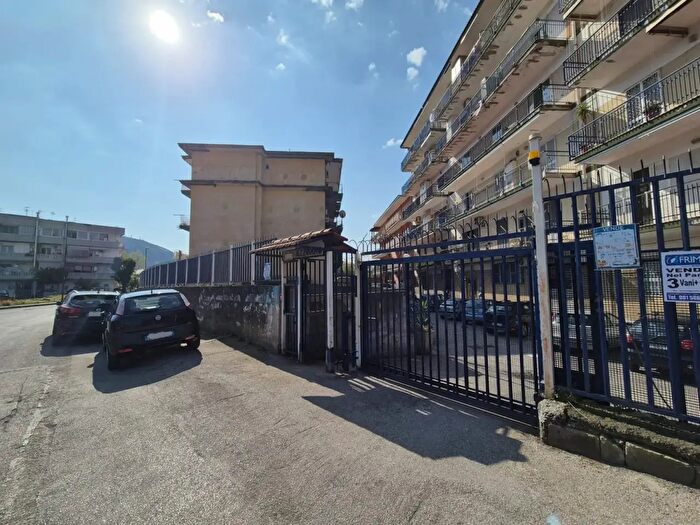 Appartamento trilocale in vendita in Via Filomena Nitti Bovet, Napoli