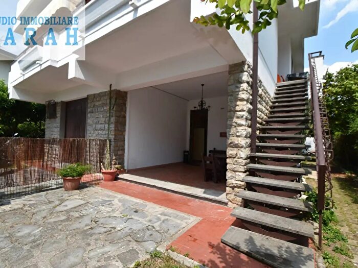 Casa con 6 locali in vendita in Via della Gronda, Viareggio