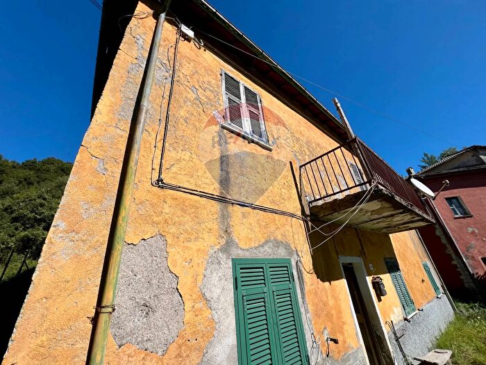 Casa con 8 locali in vendita in Via Marchesano, Varese Ligure