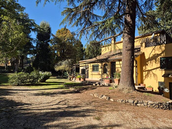 Casa con 5 locali in affitto in Capannelle Statuario, Roma