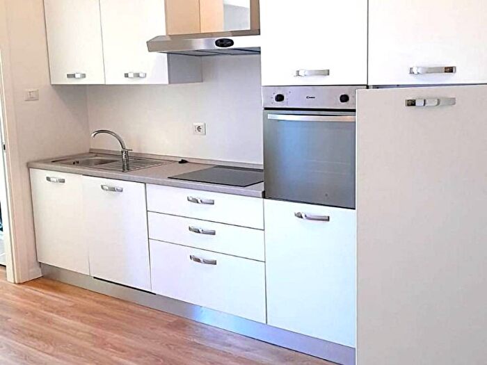 Appartamento trilocale in affitto in Via Rezia, Cadore, Milano