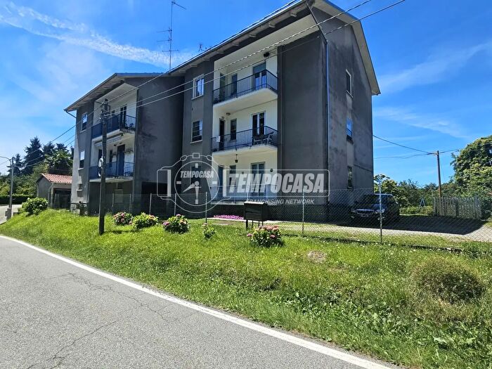 Appartamento con 5 locali in vendita in Via Medea, Casapinta