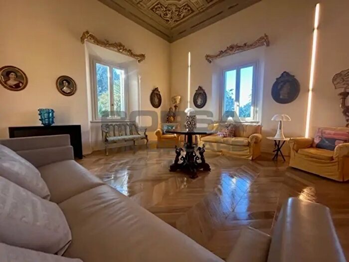 Appartamento con 11 locali in vendita in Via Tommaso Pendola, Livorno