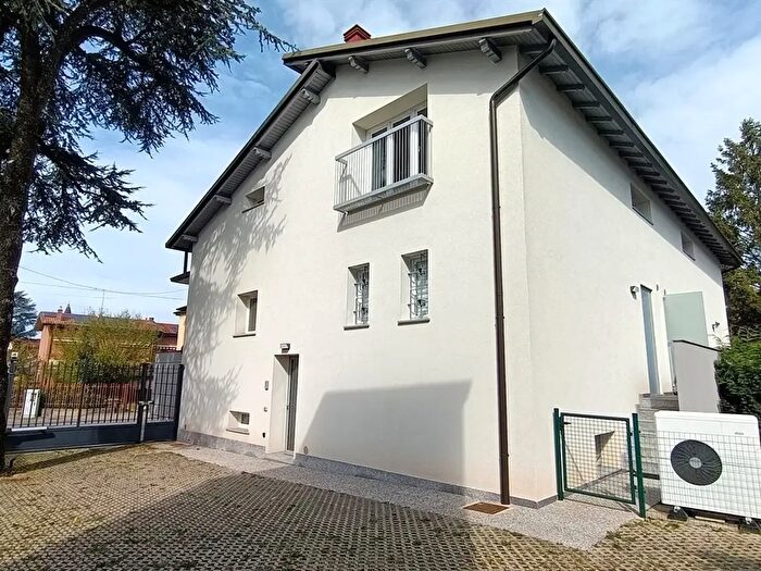 Appartamento trilocale in vendita in Via Principale, Correzzana