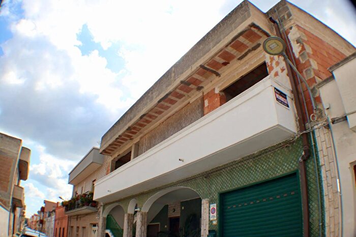 Appartamento con 7 locali in vendita in Via Guerrazzi, Lizzano