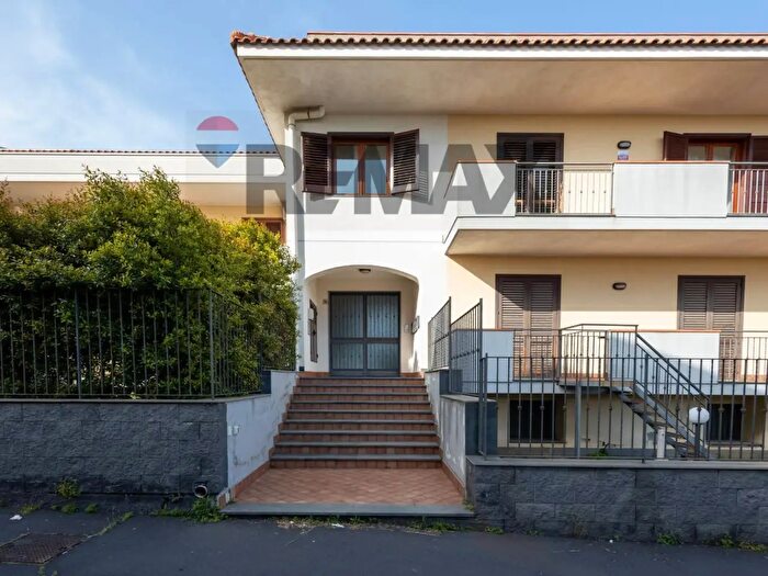 Appartamento quadrilocale in vendita in Via Barcellona a, Acireale