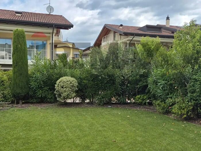 Appartamento con 8 locali in vendita in Sirmione