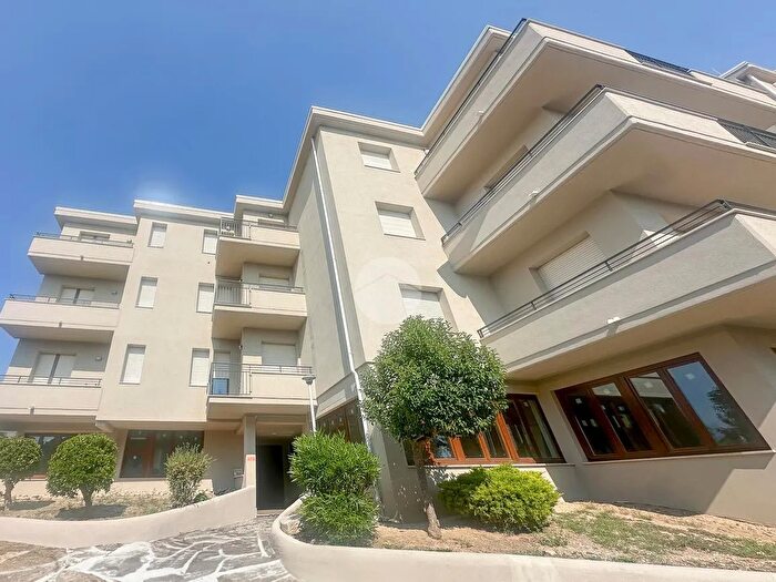 Appartamento quadrilocale in vendita in Appartamento Viale Europa, Teramo