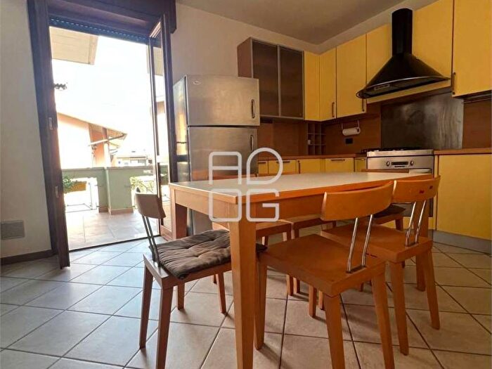 Appartamento trilocale in affitto in Via Montesuello, Entroterra, Desenzano del Garda