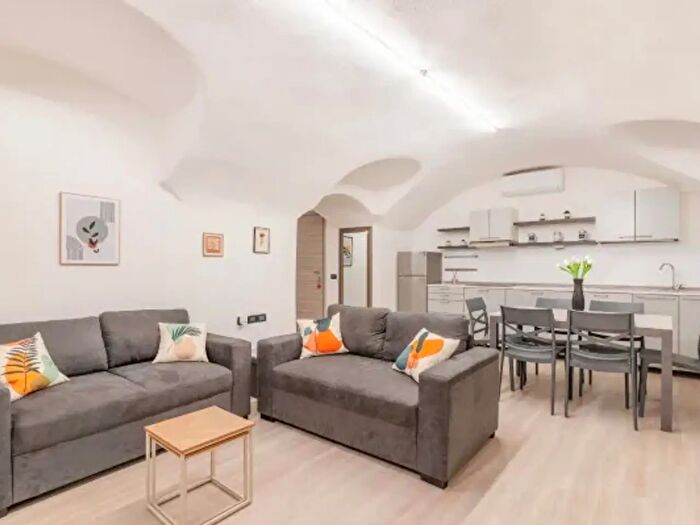 Appartamento trilocale in affitto in Via Torino, Milano