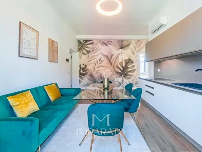 Appartamento trilocale in vendita in Via Luigi Porro Lambertenghi, Milano