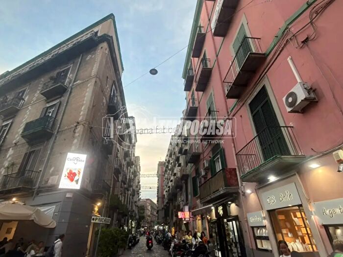 Appartamento con 5 locali in vendita in Napoli