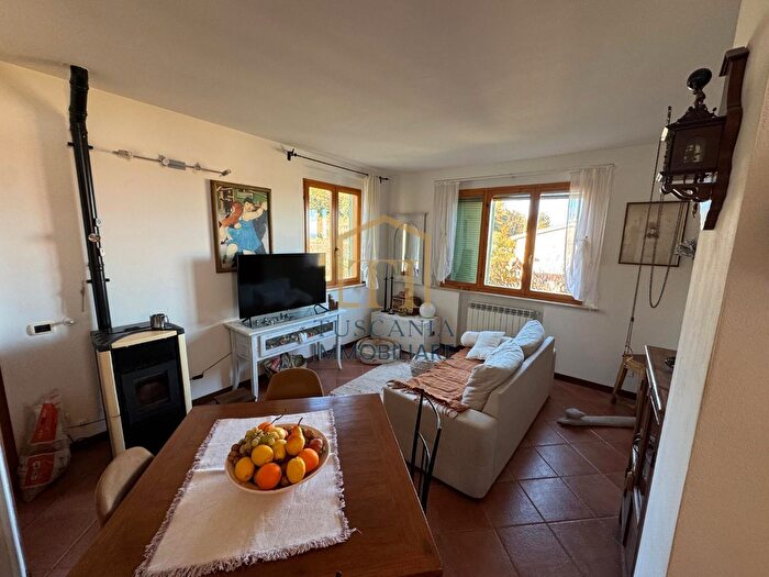 Appartamento trilocale in vendita in Casole DElsa