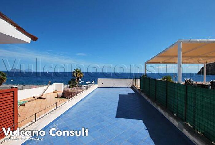 Appartamento trilocale in vendita in Via Marina Garibaldi, Lipari