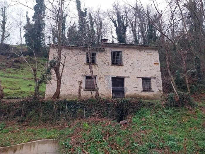 Casa quadrilocale in vendita in Via Provinciale, Stazzema