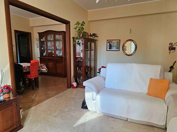 Appartamento con 5 locali in vendita in PZza Uditore, Palermo