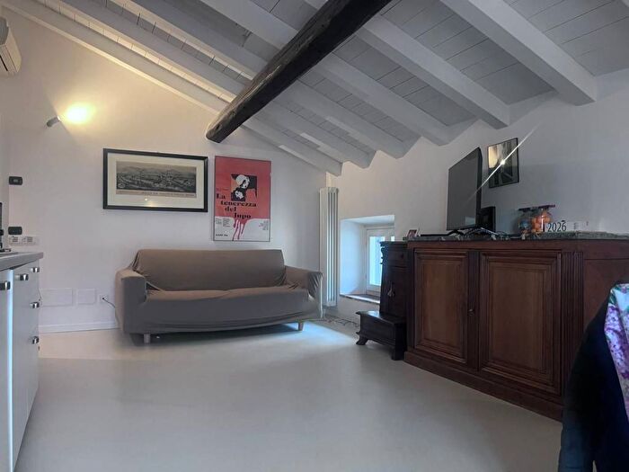 Appartamento trilocale in affitto in Via Bartolomeo Colleoni, Città Alta, Bergamo