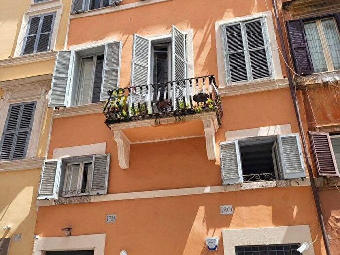 Appartamento bilocale in affitto in Via Giulia, Roma